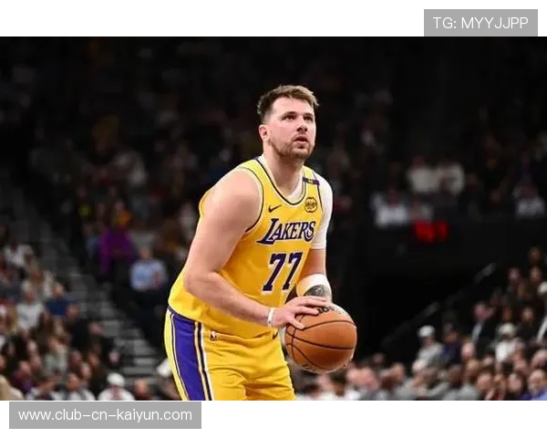 匹夫之勇难夺冠！东契奇44分，打败对手，也打废队友，东契奇精彩比赛