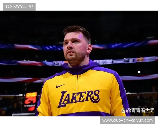 东契奇突破造犯规,湖人末节掌控比赛节奏